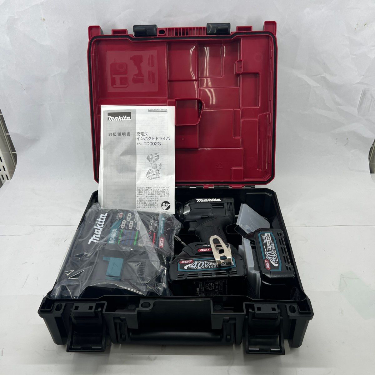 〇〇MAKITA マキタ インパクトドライバ 40 v 充電器 充電池 ケース付 TD 002 G RDXB