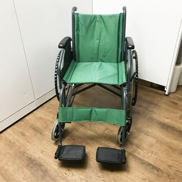 BM 01 スチール製 車いす 自走式 折り畳み式 グリーン系 車イス 117441