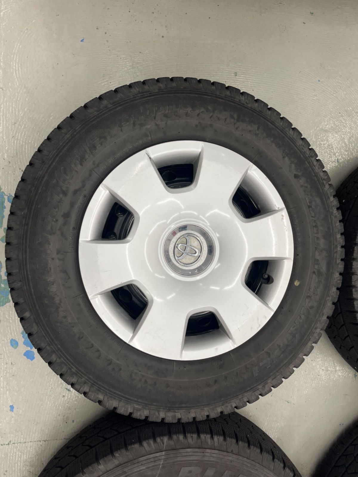 ホイルキャップ付195