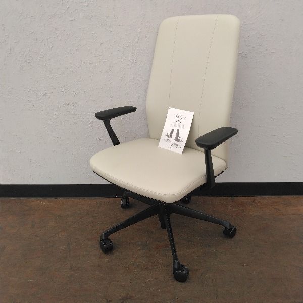 オカムラ オフィスチェア 肘あり CRAFTIE クラフティー CR 47 MK PC 18 製 ホワイト ハイバック デスクチェア チェア イス 椅子
