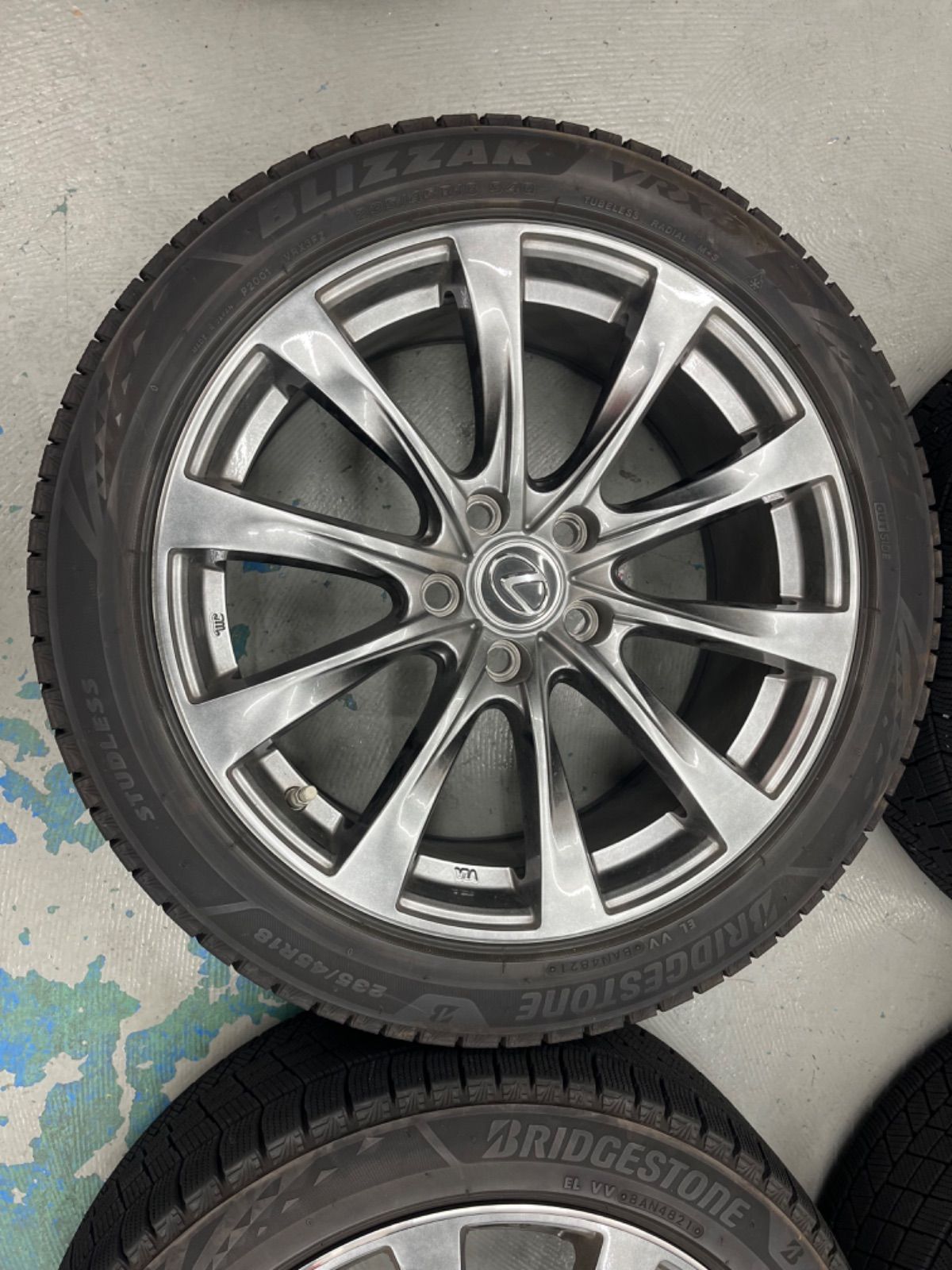 takasan57 レクサスESスタッドレスタイヤ レクサスESスタッドレスタイヤレクサス純正アルミ付235/45R18 AXZH11