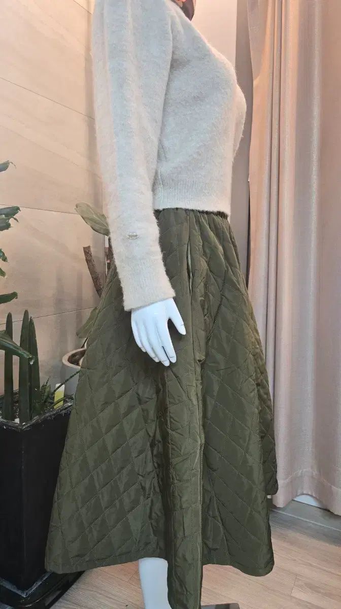 今ぴったりの本当に暖かいダウンロングスカート