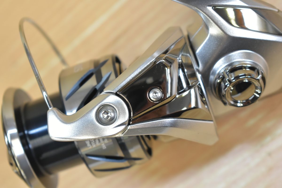 シマノ 23 ストラディック C 3000 SHIMANO STRADIC スピニングリール エギング シーバス バス釣り ブラックバス