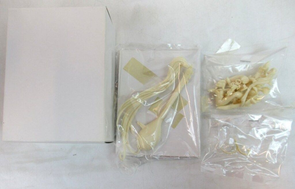 海洋堂 1/8スケールレジンキャストキット 原型：香山雅彦 スクルド