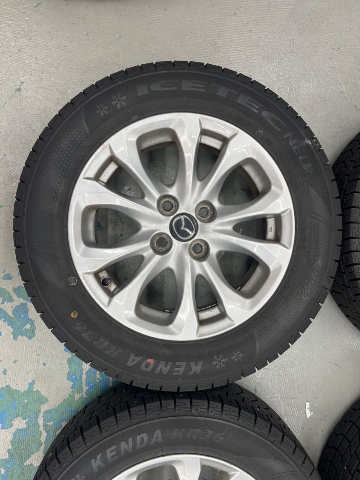 マツダデミオスタッドレスタイヤ ホイル付185 65 R 15 DJ 5 FS