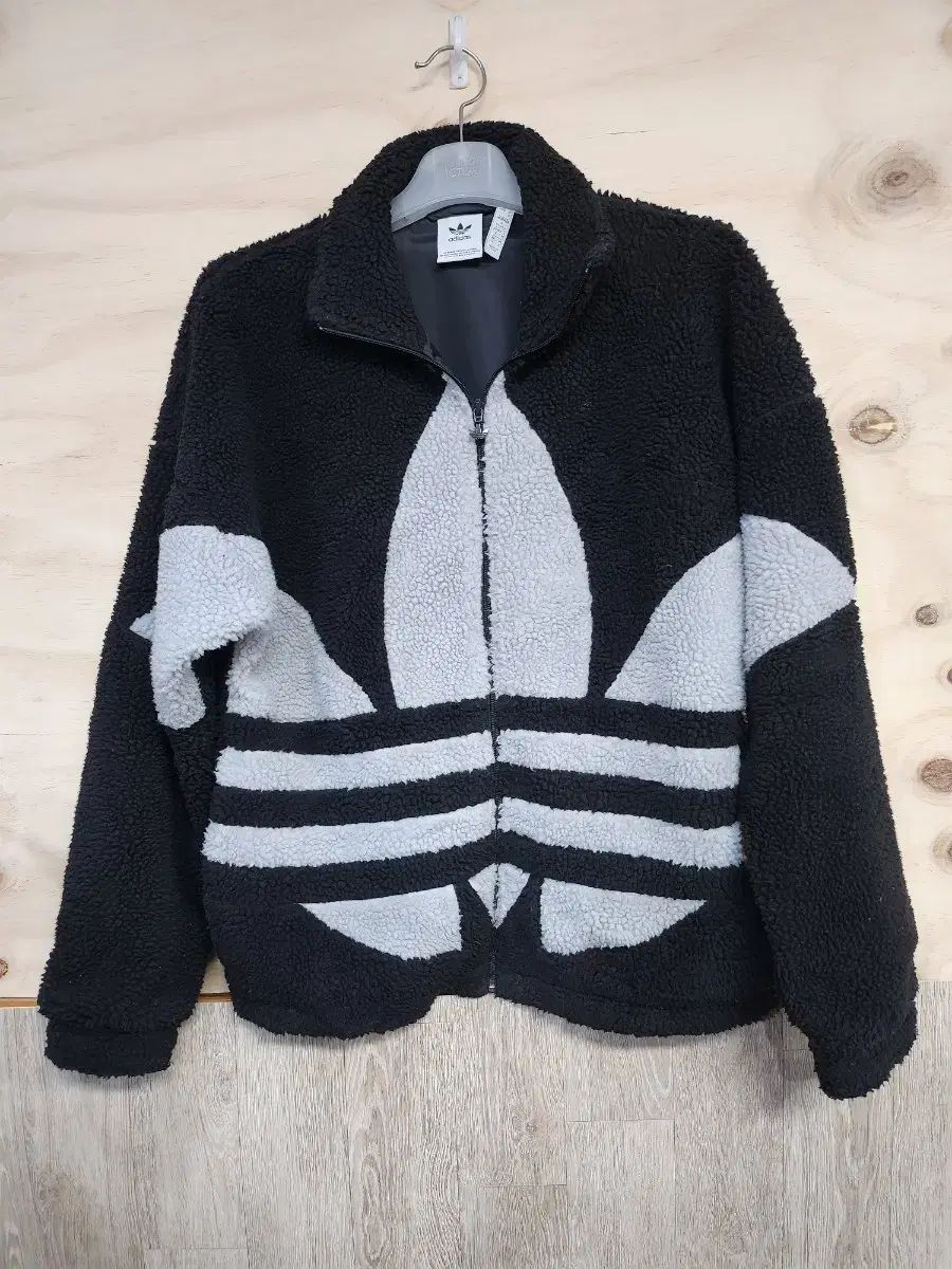 447) adidas BIGトレフォイル シェルパ ボアジャケット 【公式通販】