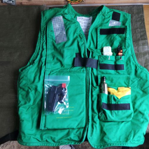 デッキクルーベスト