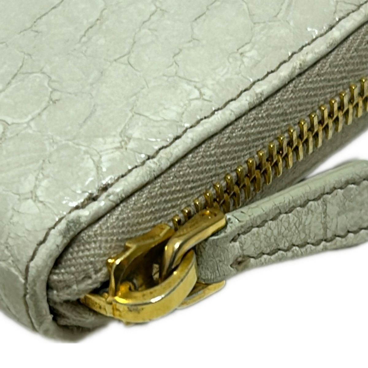  miumiu ミュウミュウ 長財布 ベージュ 型押し加工 レザー その他 小物