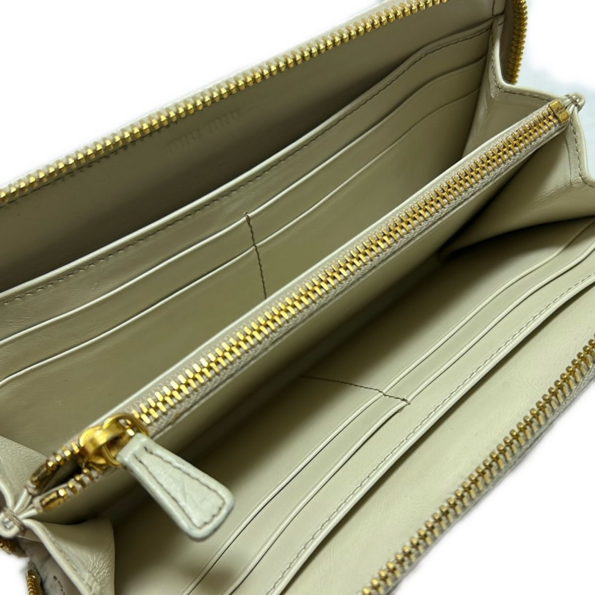 ミュウミュウ 長財布