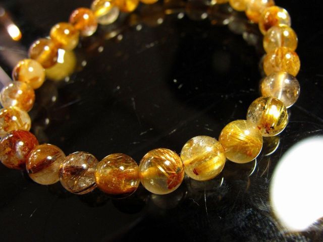 繁栄を呼ぶ 天然宝石