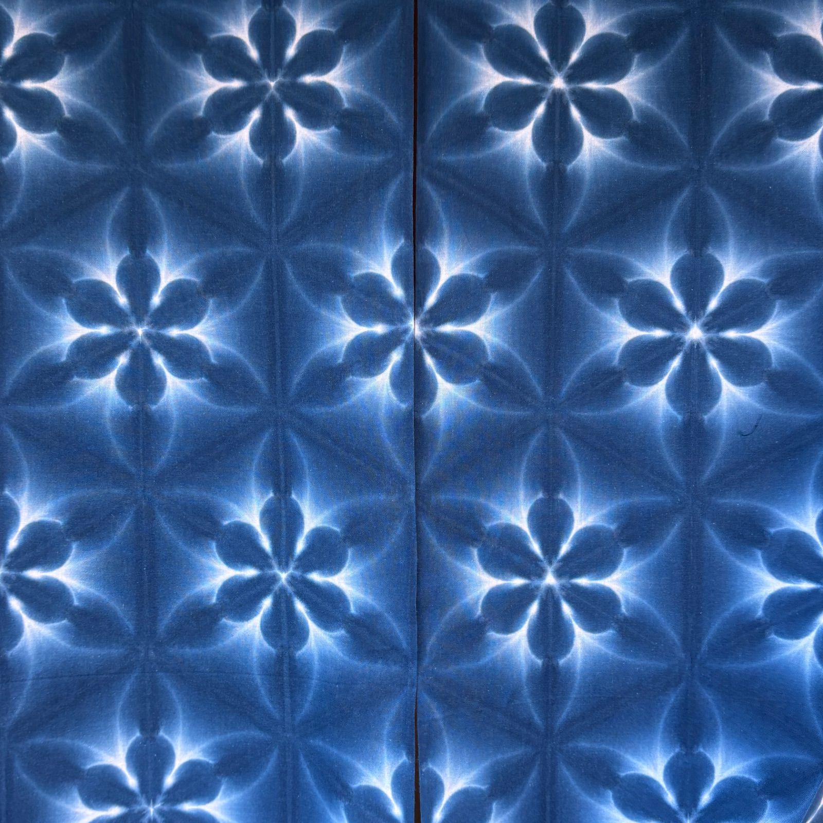 s66 【sato】藍染 雪花絞り 高級さらし生地 555cm お花にお花が重なる