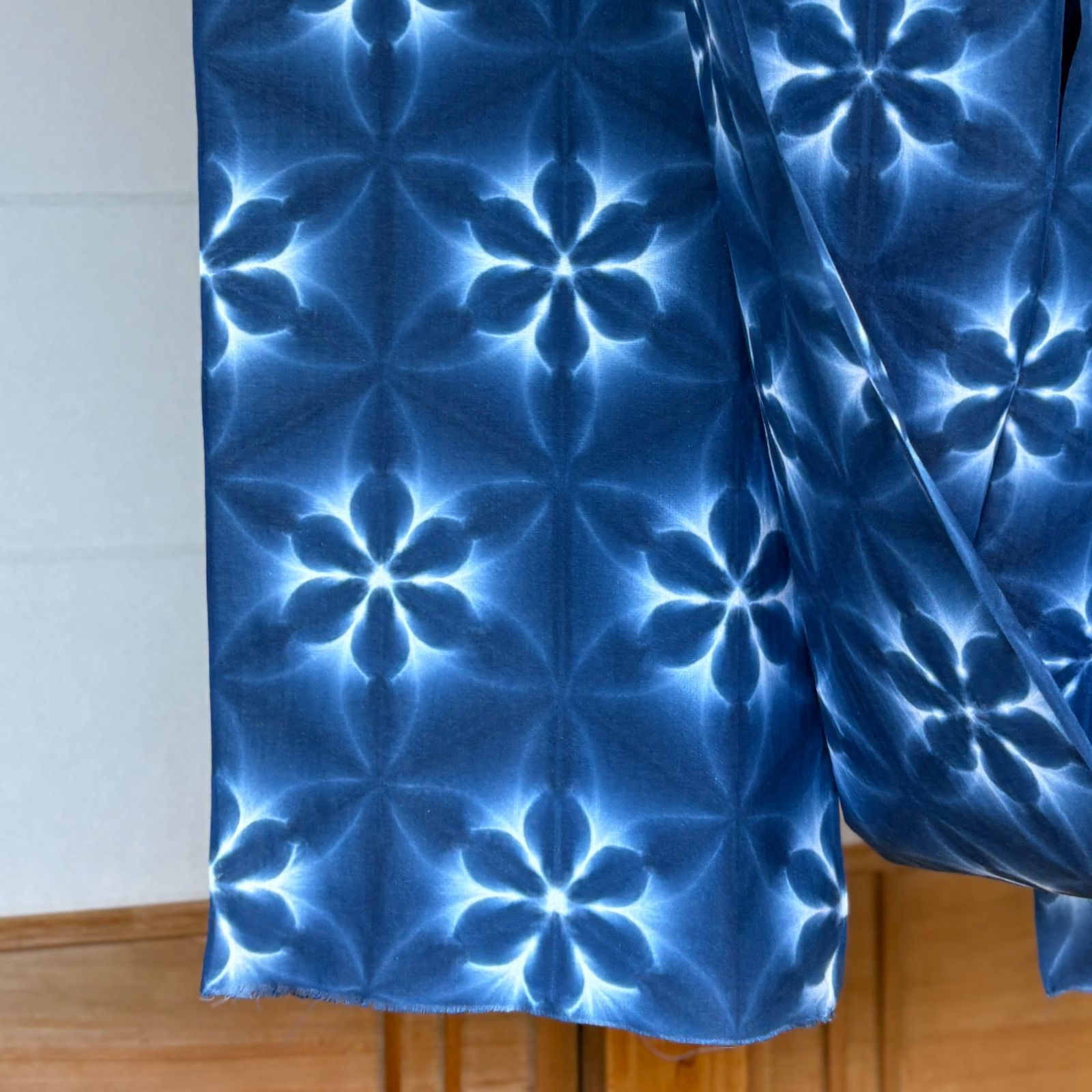 s66 【sato】藍染 雪花絞り 高級さらし生地 555cm お花にお花が重なる