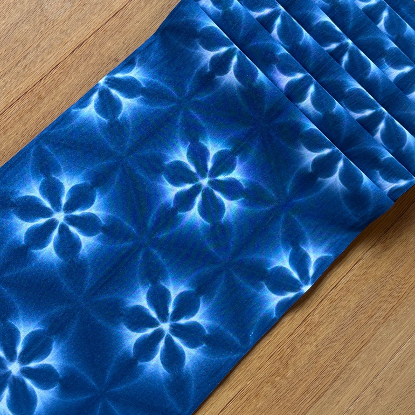 s66 【sato】藍染 雪花絞り 高級さらし生地 555cm お花にお花が重なる