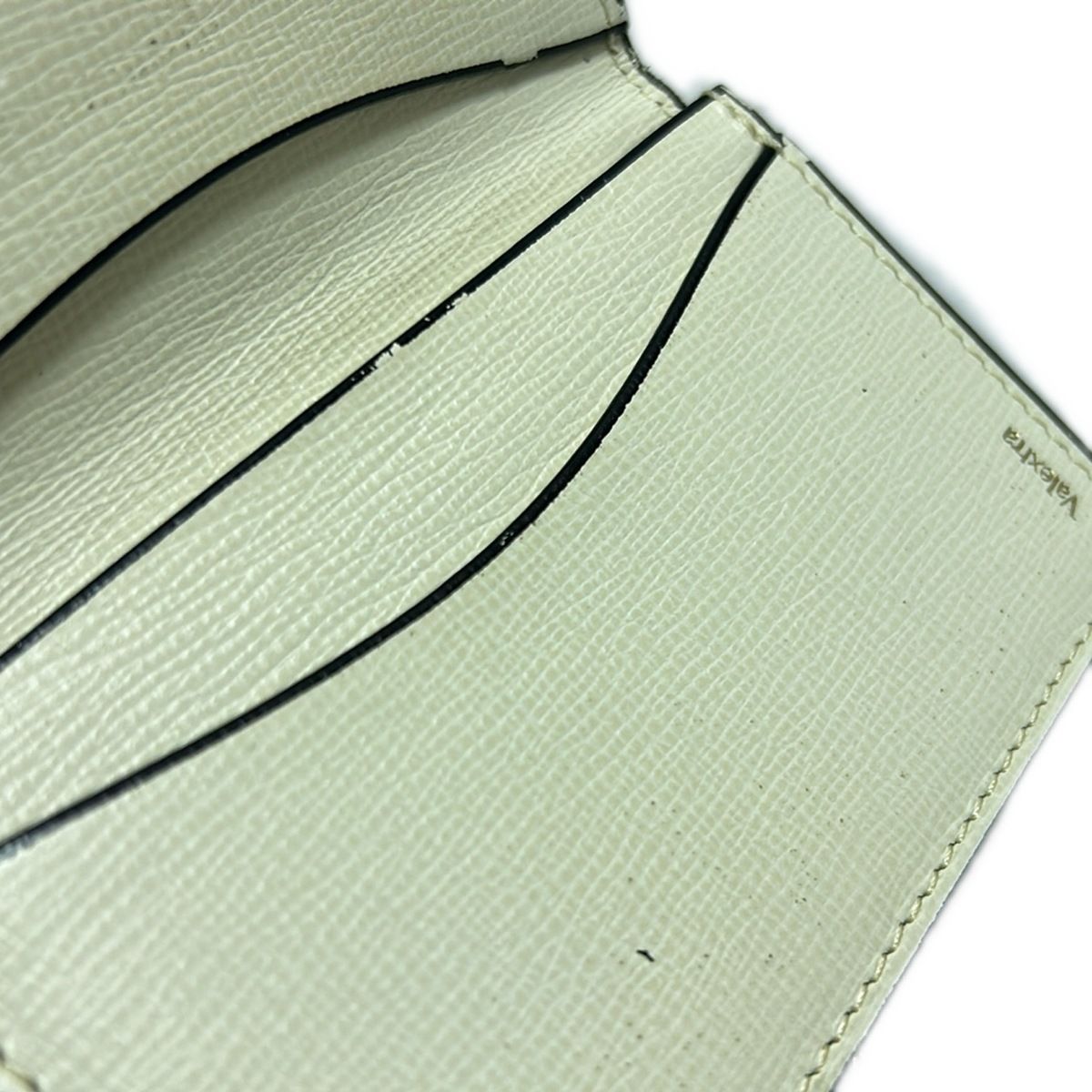 【最終値下げ】美品Valextra アイボリー 名刺入れ Valextra(ヴァレクストラ) 名刺入れ - アイボリー レザー - メルカリ