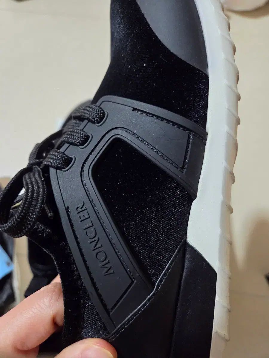 モンクレール ブラック スニーカー