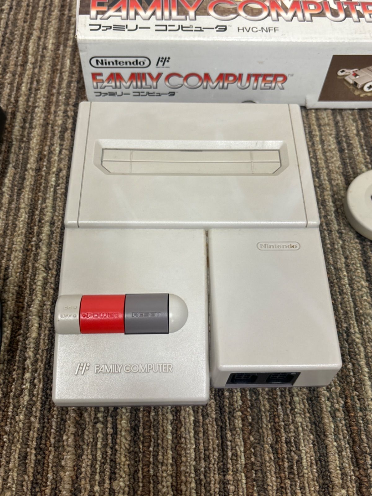 Nintendo ニューファミコン HVC-NFF