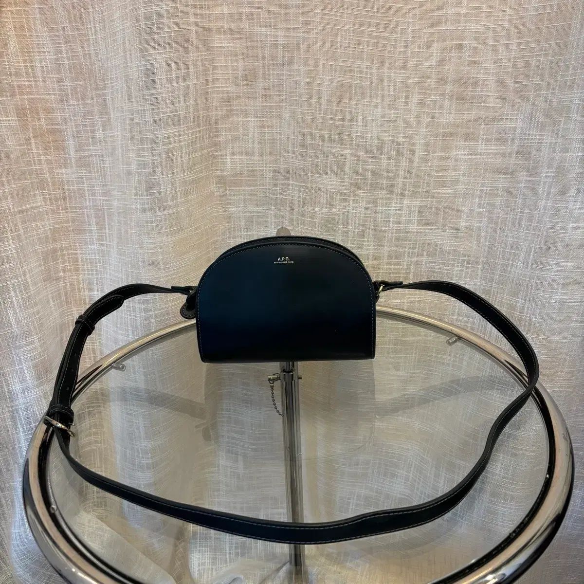 A.P.C. ハーフムーン ミニ クロスバック
