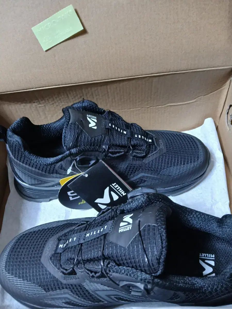 MILLET ブラック 登山靴 スニーカー BOA 235