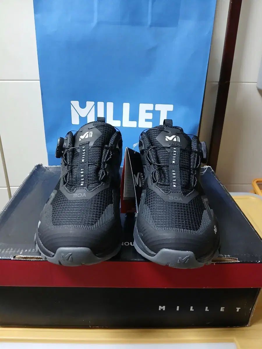 MILLET ブラック 登山靴 スニーカー BOA 235