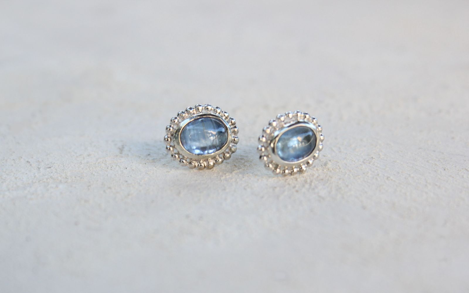 カイヤナイトの一粒ピアス SV 950 azur