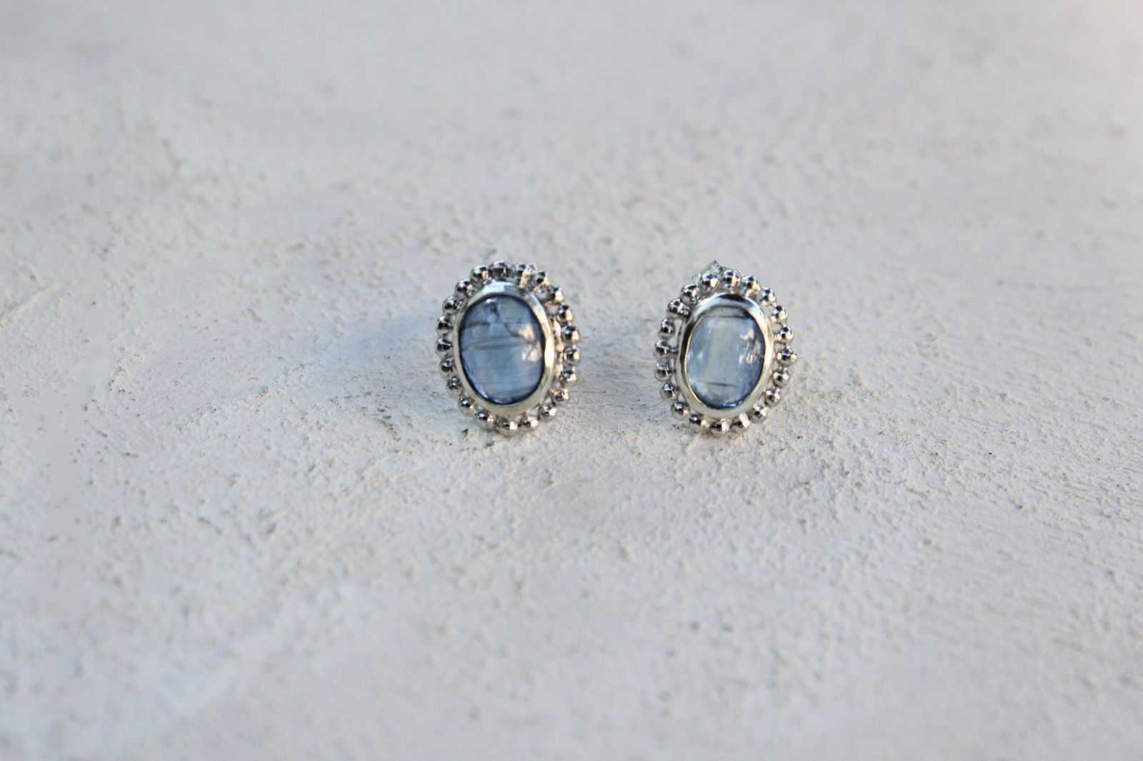 カイヤナイトの一粒ピアス SV 950 azur