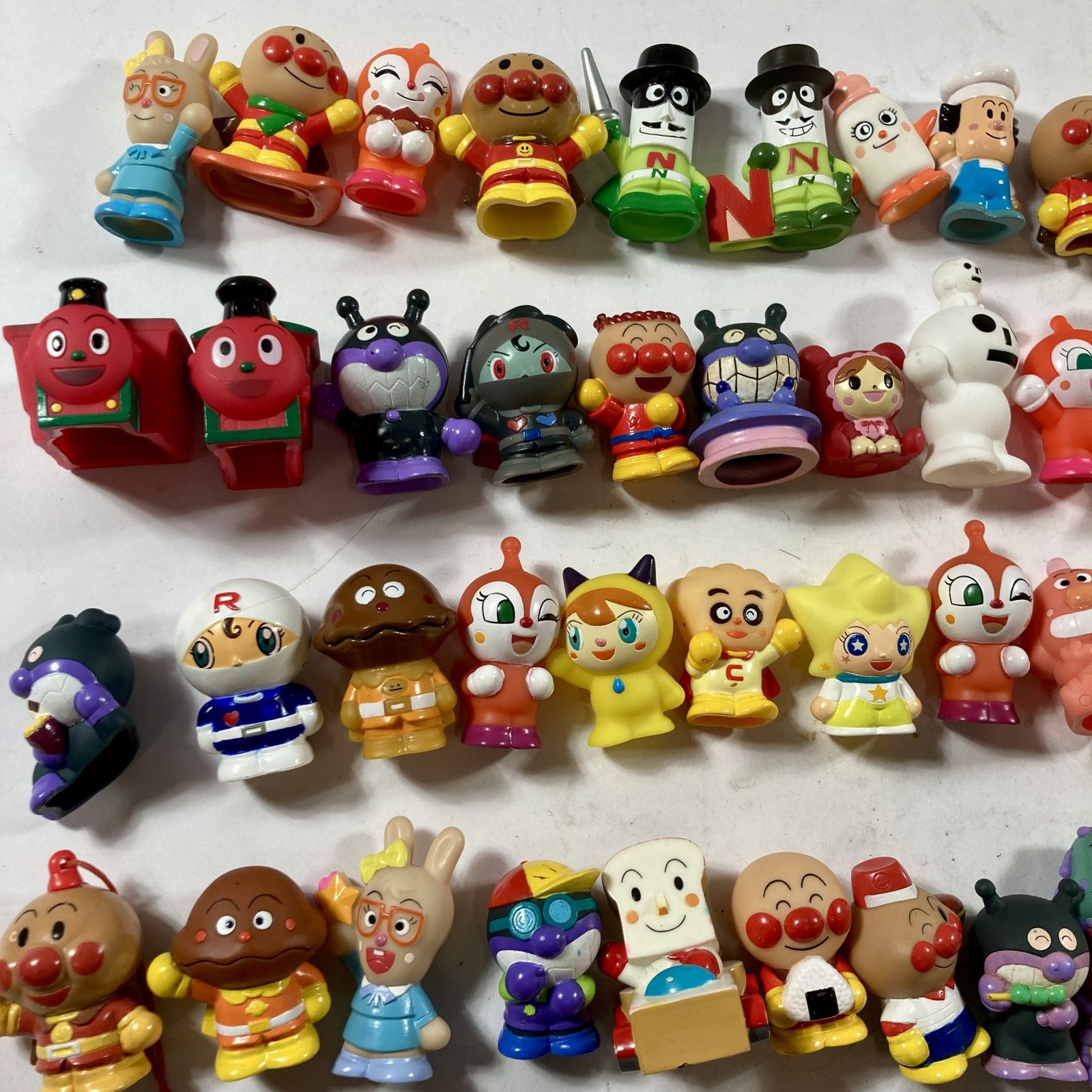 アンパンマン ソフビ 指人形 ミニフィギュア 約130点 まとめ ばいきんまん どきんちゃん アンパンマンカー 等 1.3 kg