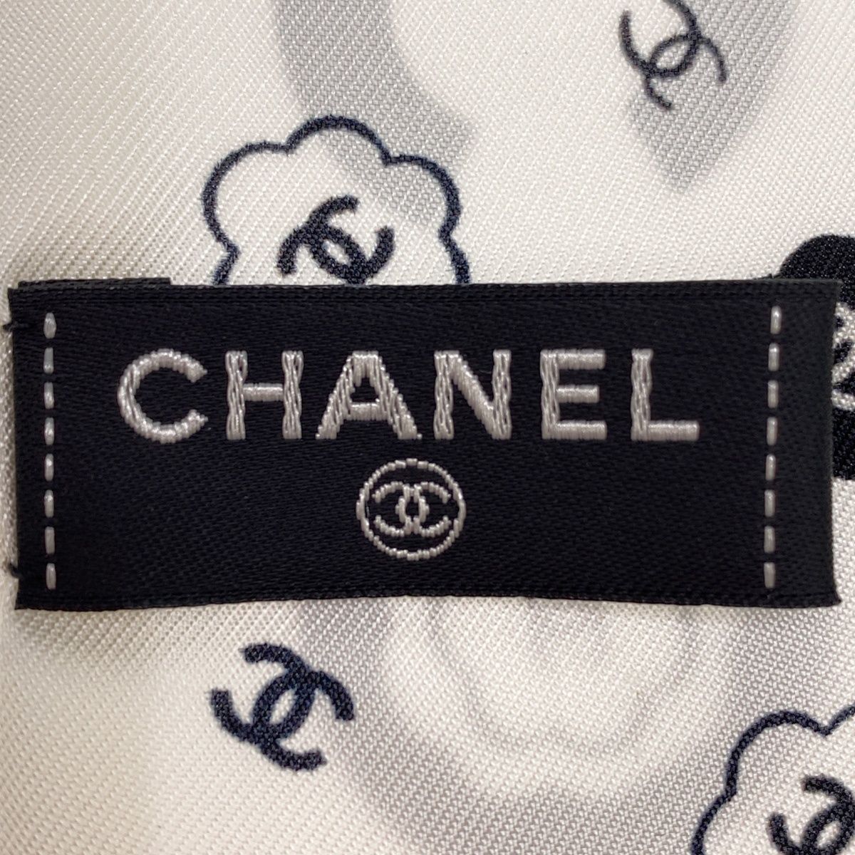 CHANEL シャネル ココマーク ツイリーシルクスカーフ ホワイト - メルカリ