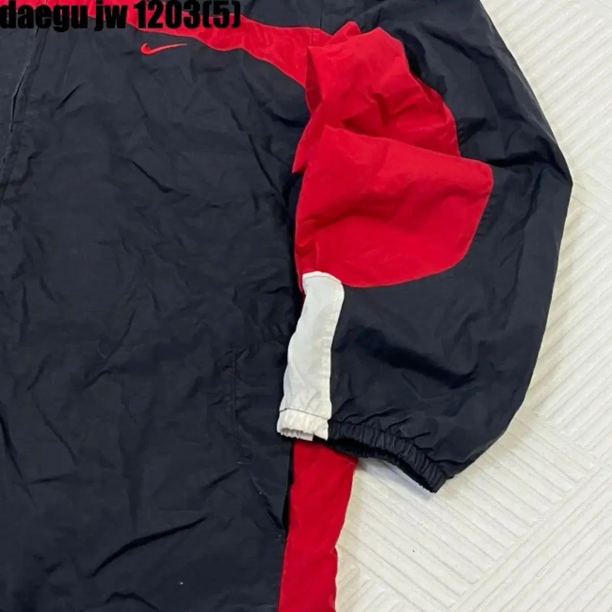 ナイキ ブラック/レッド WHO ウィンドブレーカー ジャケット XL 1203