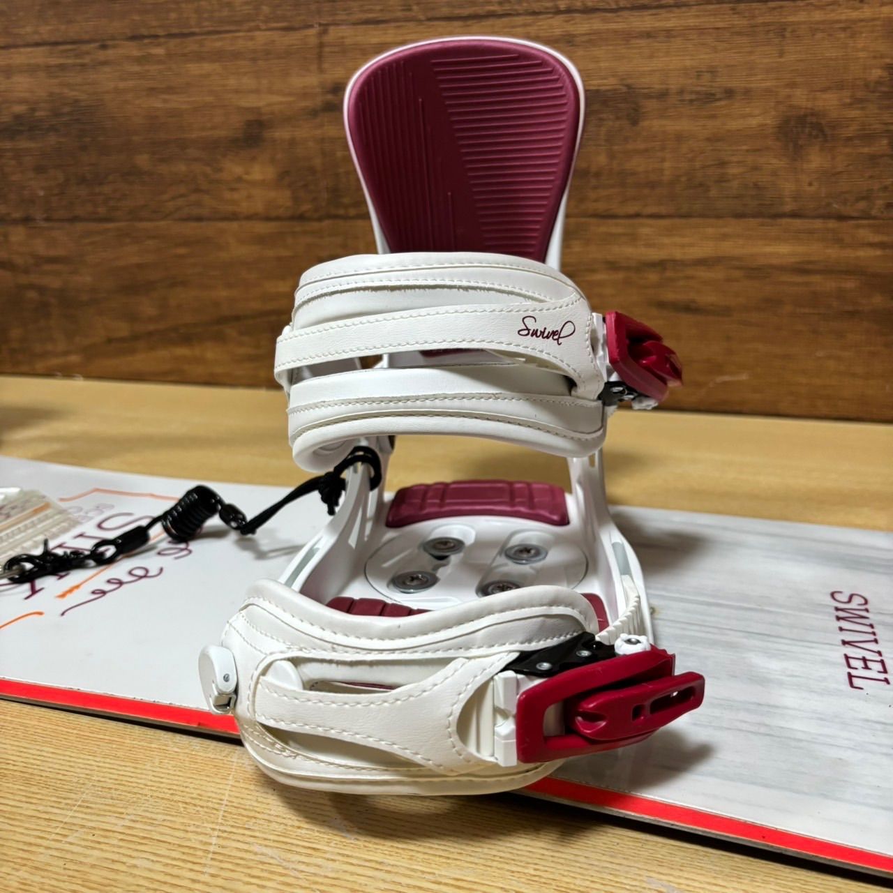 美品 SWIVEL スウィベル BURTON バートン レディーススノーボード 5点