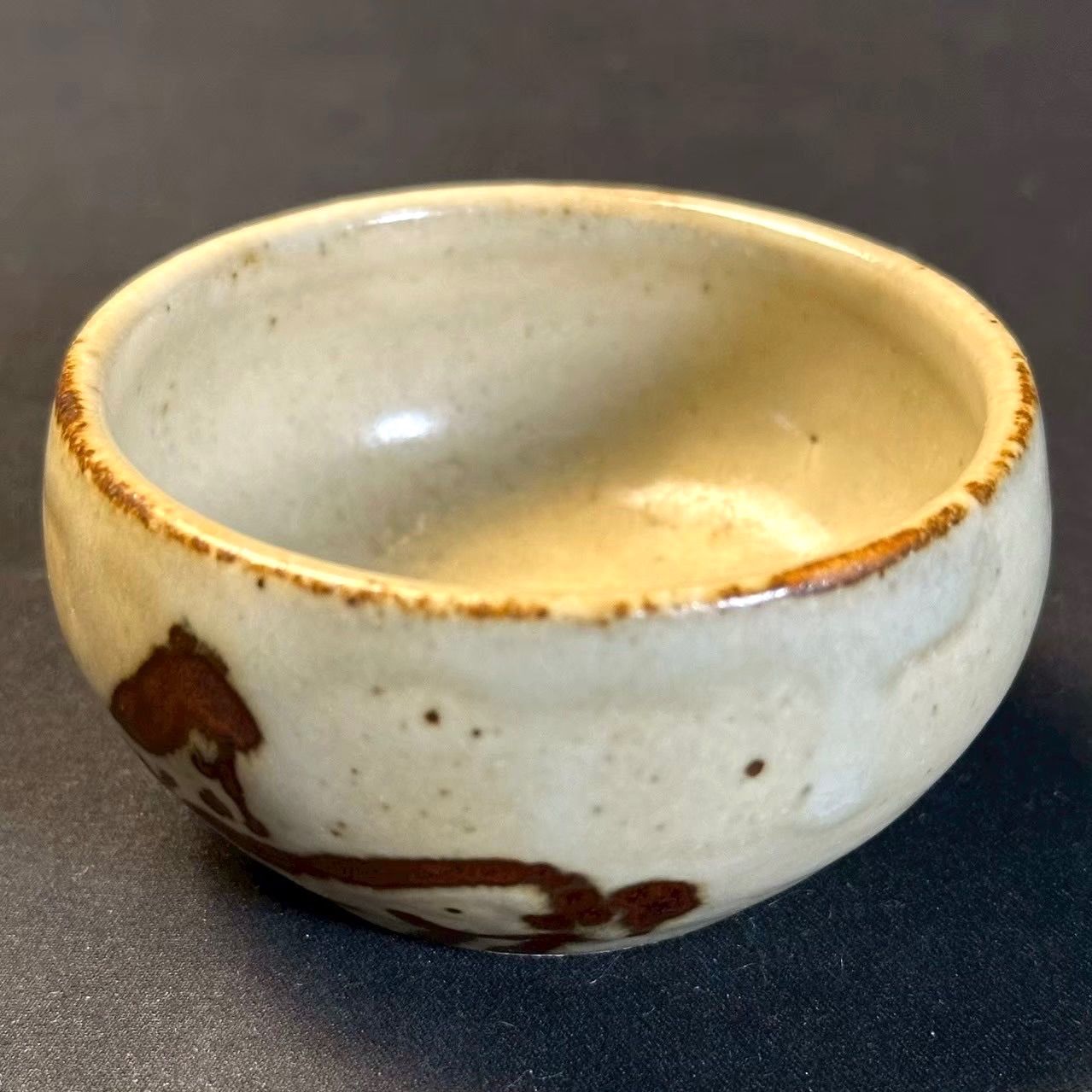 幽玄】益子焼 人間国宝 島岡達三 石洞山人絵付 牛 酒盃 共箱 共布 栞