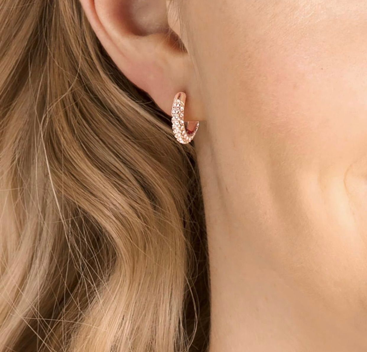 スワロフスキー Dexteraフープピアス 小 ローズゴールド - メルカリ