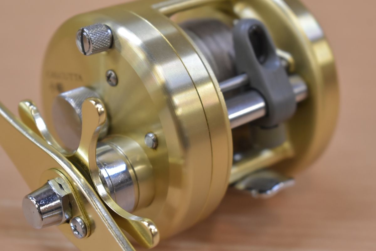 シマノ カルカッタ 小船 400 右 ベイトリール SHIMANO CALCUTTA 船釣り