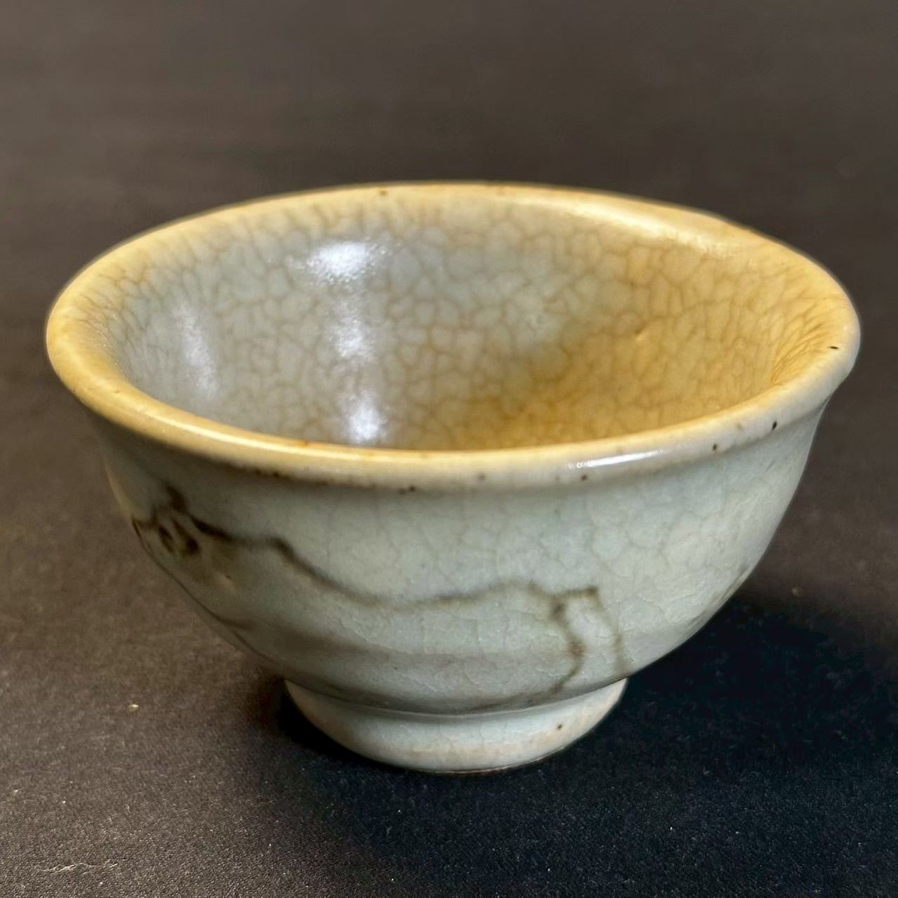 値下げ‼️酒器　人間国宝　島岡達三 昇龍徳利 石洞山人 絵付 共箱 幽玄】人間国宝 島岡達三 石洞山人絵付 牛 酒盃 共箱 共布 栞 - メルカリ