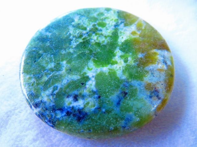 超極上レア物✳一番数少ない幻の幸運の黄色‼️ 鑑定無しの安価糸魚川翡翠勾玉ガラス質 市場価格35万円！希少 ☆超綺麗見惚れるほど美しい！！！純天然糸魚川