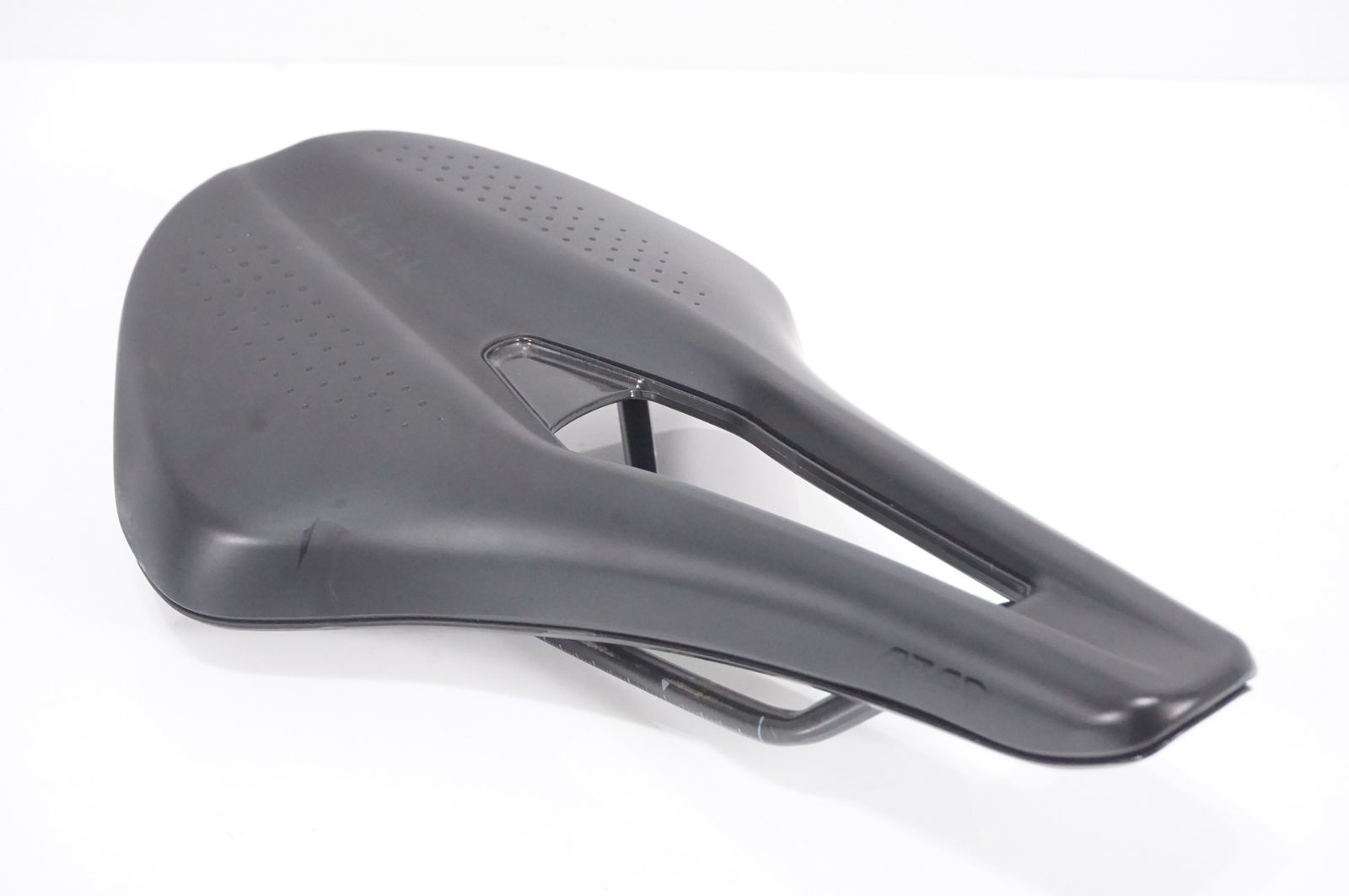 FIZIK 「フィジーク」 TEMPO ARGO R3 サドル / バイチャリAKIBA店