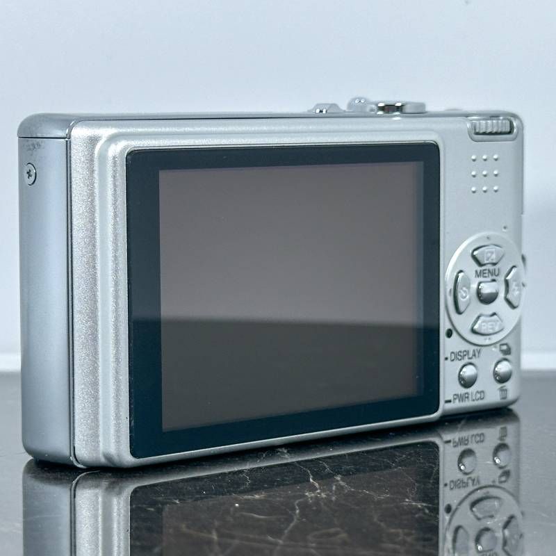 美品】Panasonic LUMIX DMC-FX9 600万画素 LEICAレンズ 光学3倍ズーム