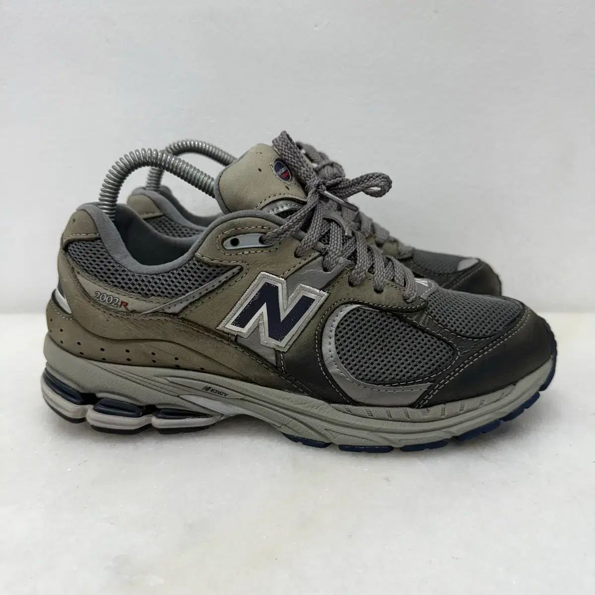 250 ニュー ンス スニーカー 2002 r ダークグレー