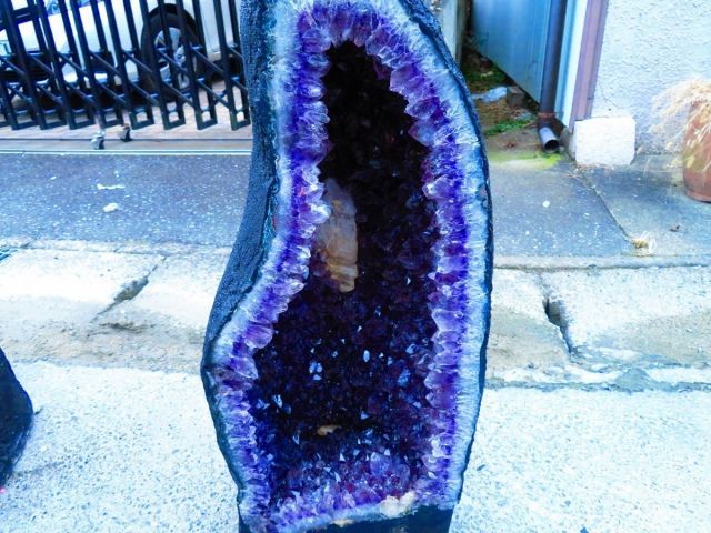 絶品濃い濃い超強パワー 超迫力 品 ウルグアイ産 天然水晶宝石 アメジストドーム超巨大75 kg 高さ640 mm tr 33506