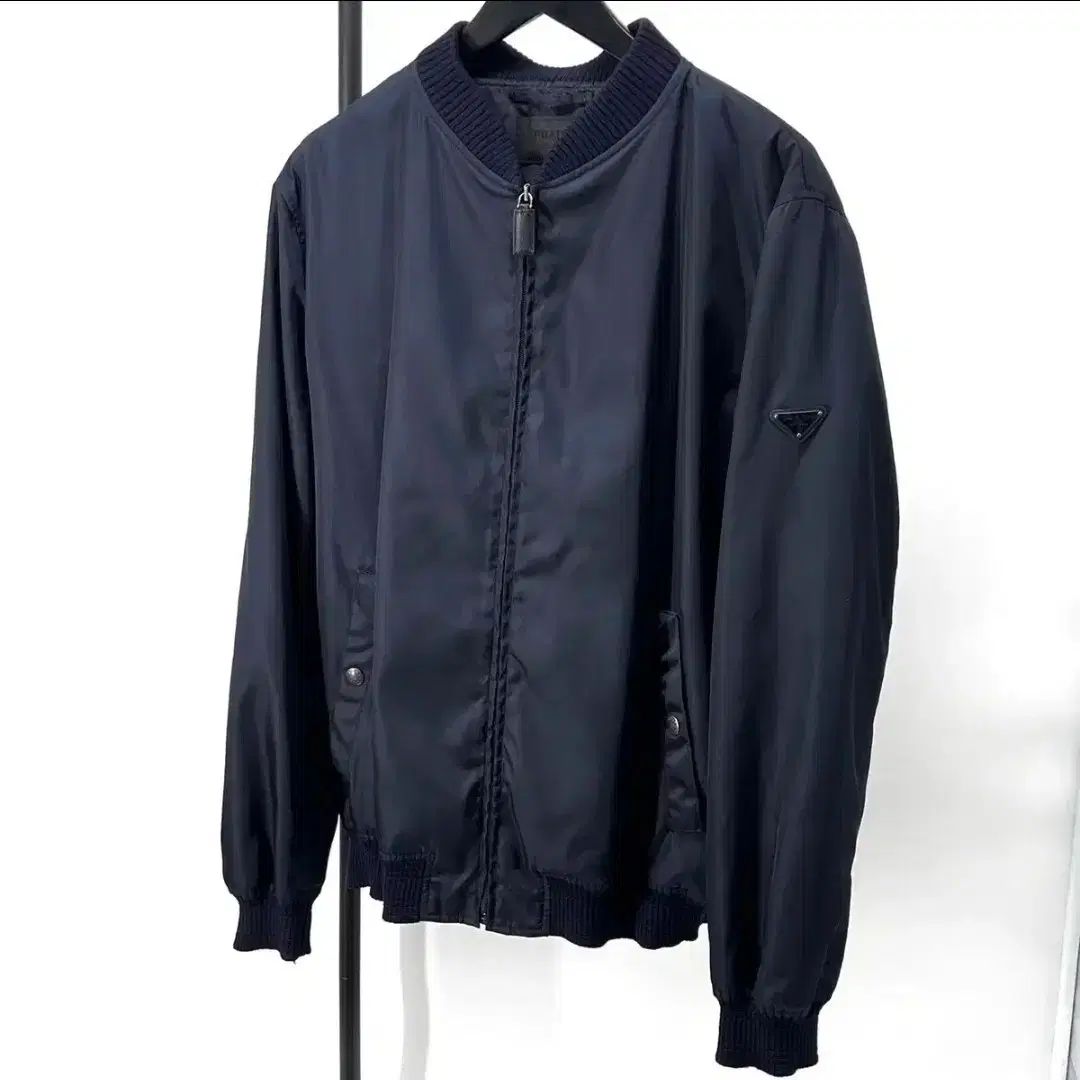 56サイズ PRADA プラダ 三角ロゴ ブルゾン ジャケット ネイビー - メルカリ