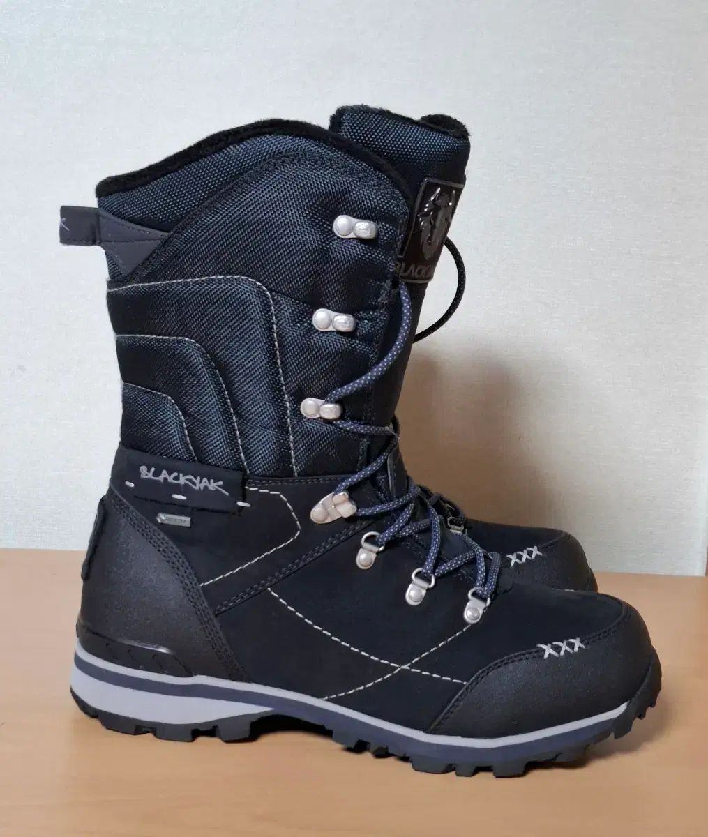 アウトドアシューズ