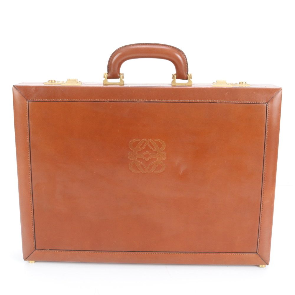 C*e様 美品■ロエベ■アナグラム レザー アタッシュケース ハードケース A4 極美品 ロエベ アナグラム レザー アタッシュケース ハードケース 書類