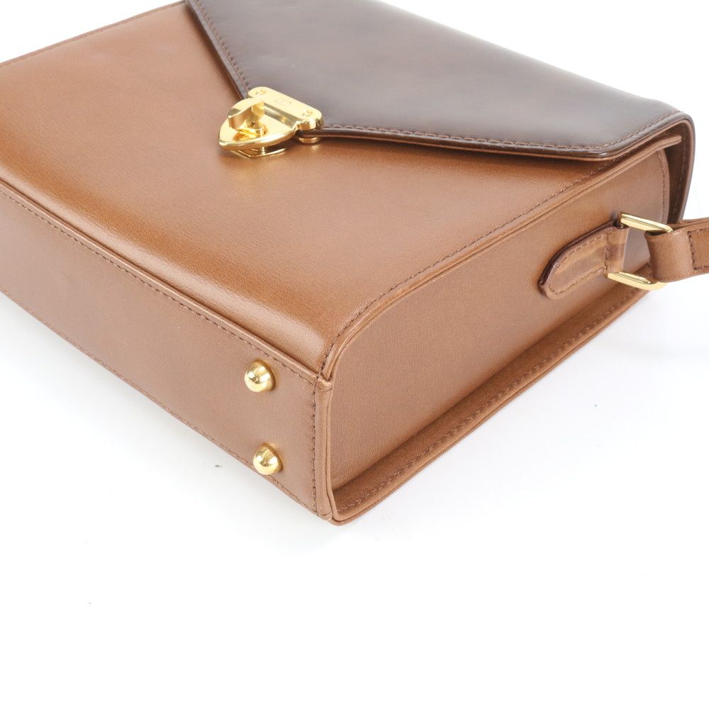 美品 ヴァレンティノ ガラヴァーニ ターンロック フラップ レザー