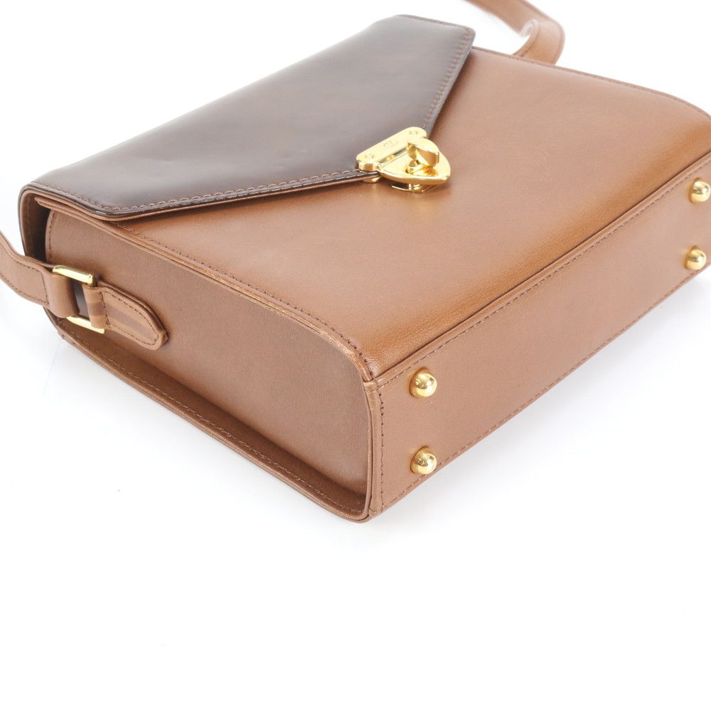 美品 ヴァレンティノ ガラヴァーニ ターンロック フラップ レザー