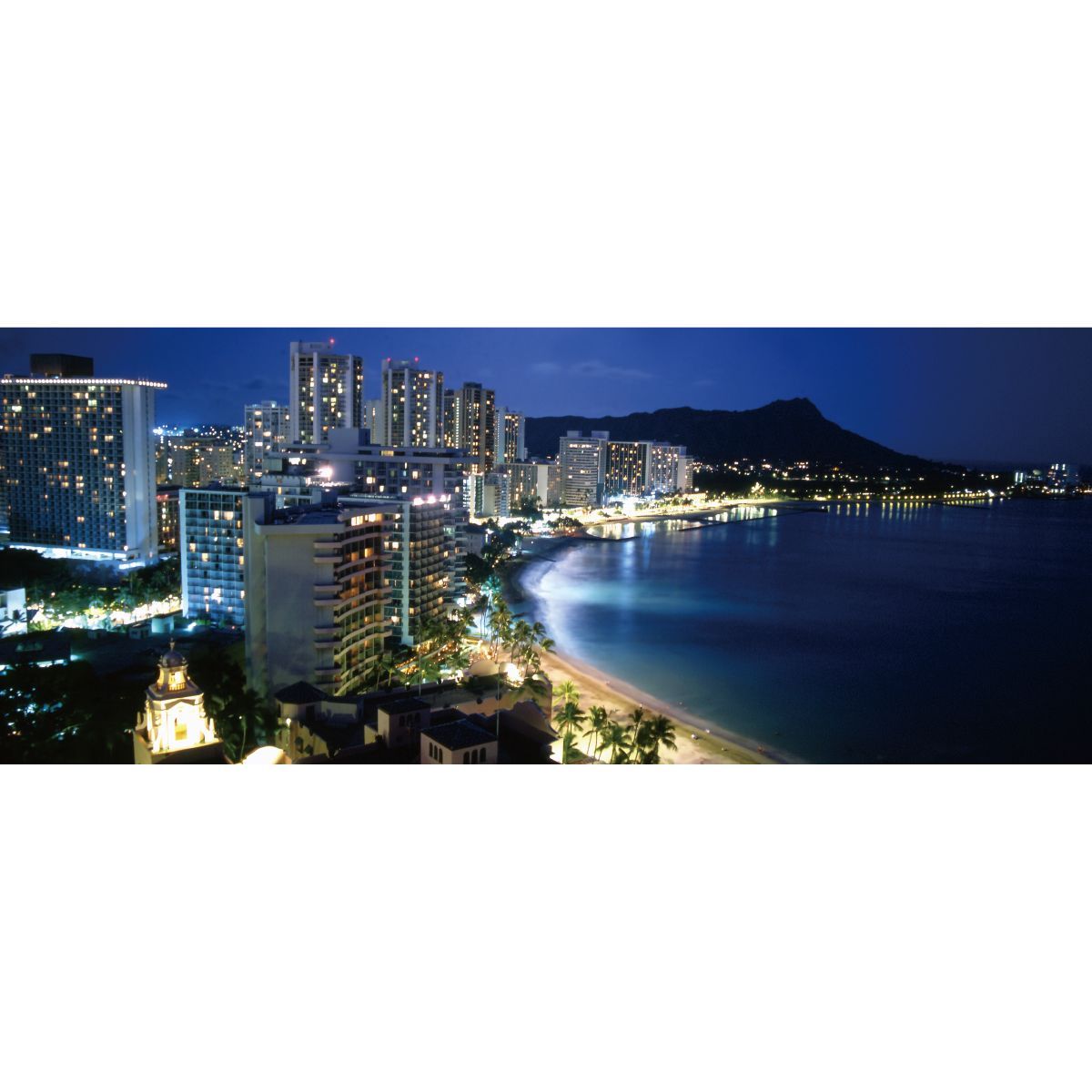 ワイキキビーチの夜景
