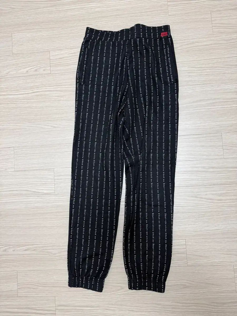 マーティン ローズ ロゴ パータン ジョガー パンツ