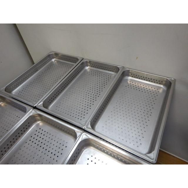 ホテルパン 穴明