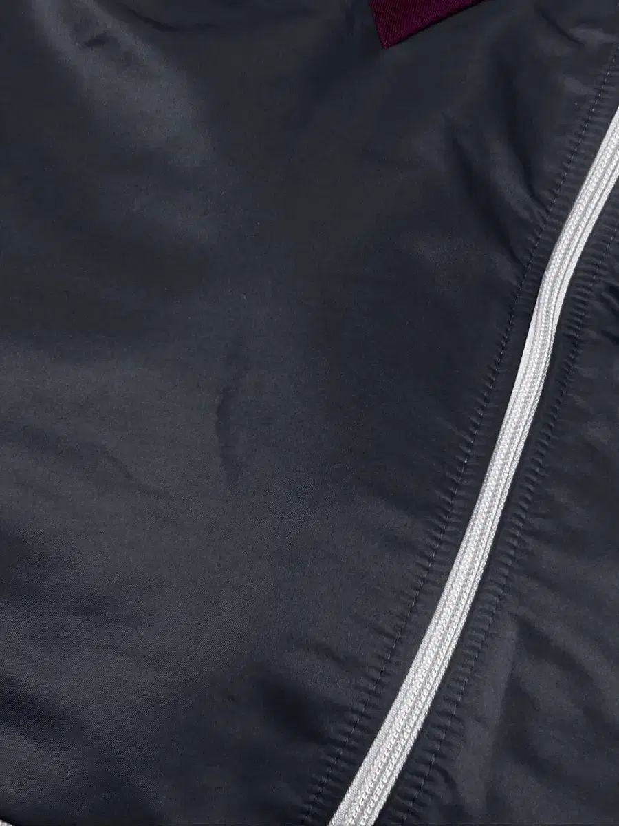 【希少カラー】adidas バイカラージャージ 刺繍ロゴ アディダス 刺繍 ロゴ バーガンディ バイカラー ジャージ - メルカリ