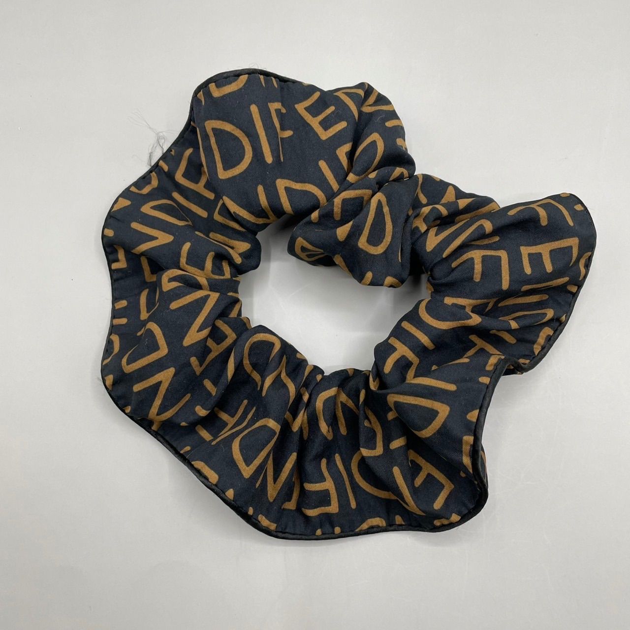 フェンディ バニーシュシュ　新品未使用 未使用級 FENDI フェンディ シュシュ ヘアゴム ヘアアクセサリー ロゴ