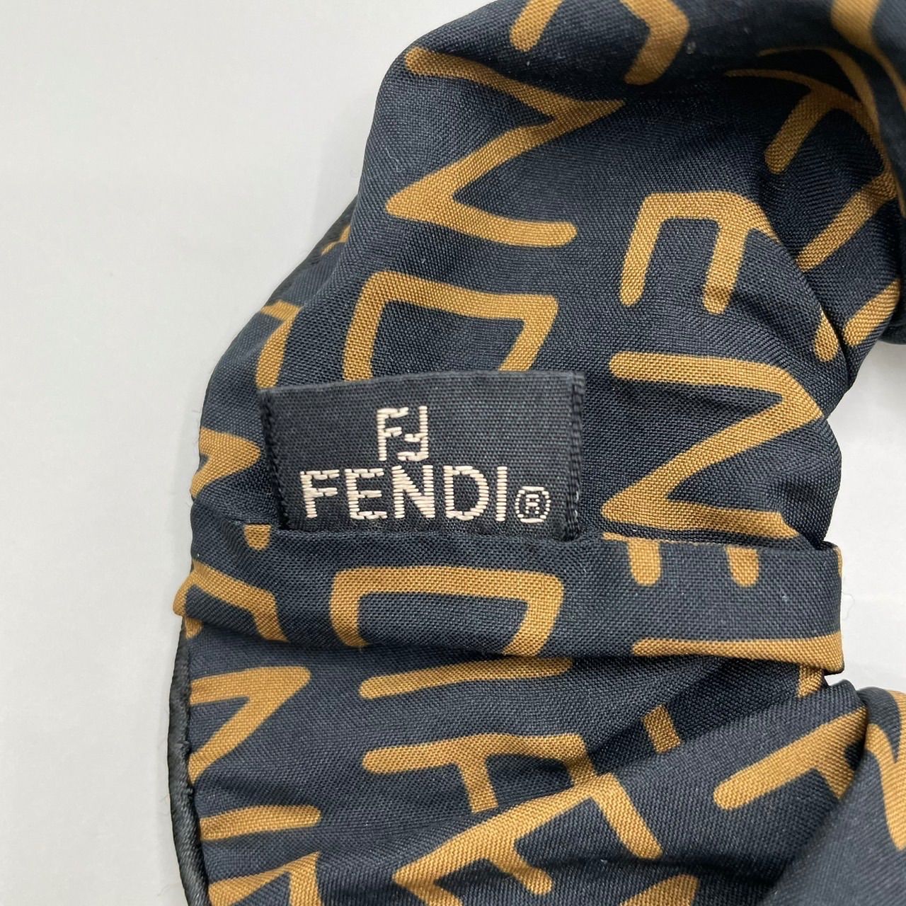 未使用級 FENDI フェンディ シュシュ ヘアゴム ヘアアクセサリー ロゴ