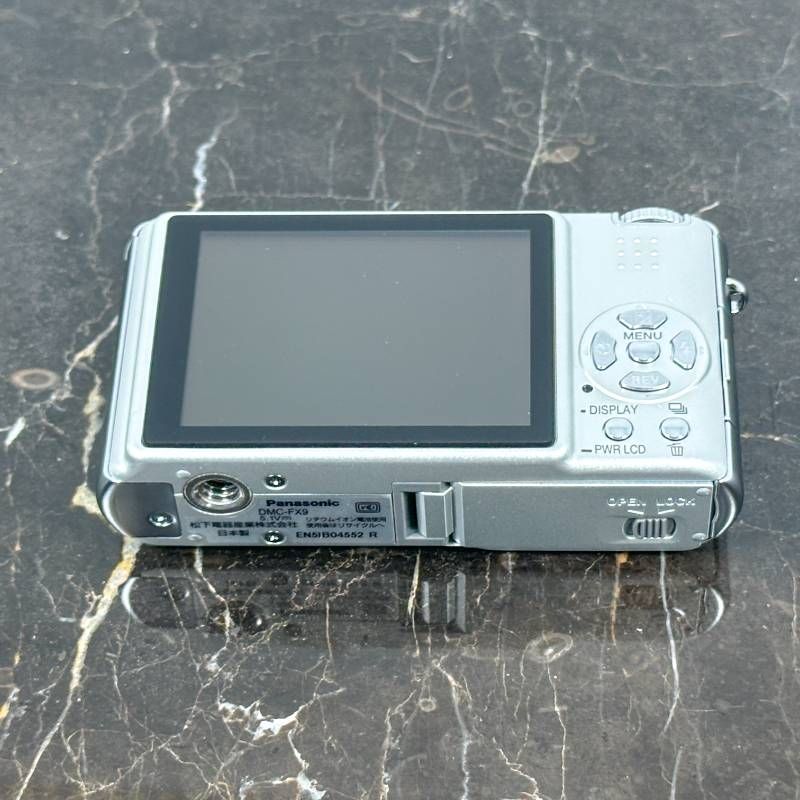 美品】Panasonic LUMIX DMC-FX9 シルバー 600万画素 LEICAレンズ 光学3